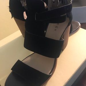 Hinge black suede heel